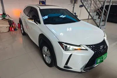 Lexus UX 2022, 100100 км, за 159561.94 CNY
