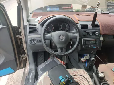 Volkswagen Touran 2015, 95000 км, за 44356.57 CNY - фото 9