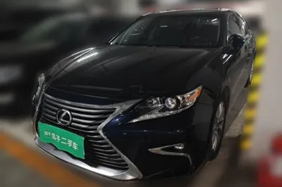 Lexus ES · 2015 год