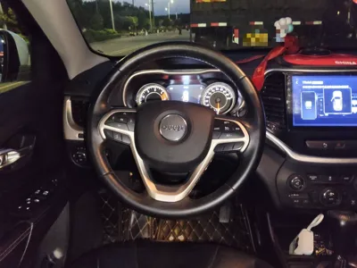 Jeep Cherokee 2016, 64600 км, за 41256.88 CNY - фото 11