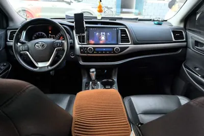 Toyota Highlander 2018, 82500 км, за 121907.31 CNY - фото 9