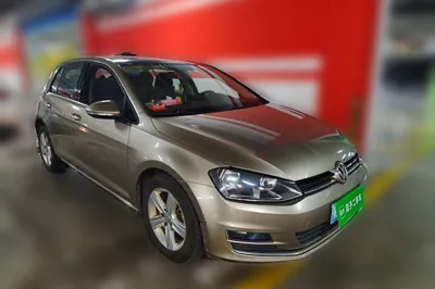 Volkswagen Golf 2015, 116400 км, за 37348.04 CNY