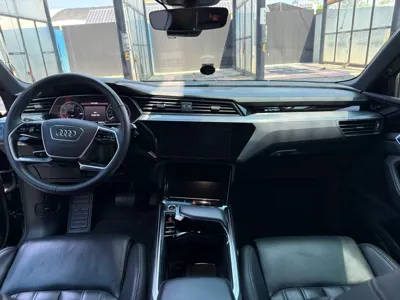Audi e-tron 2022, 47100 км, за 48900000 KRW
