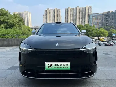 AITO 问界 AITO M9 · 2025 год