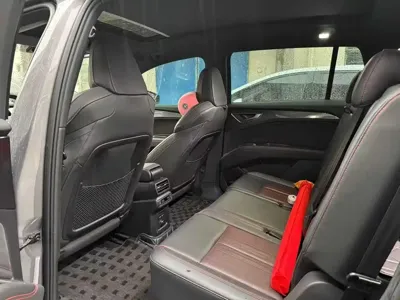 Audi Q5 e-tron 2023, 60000 км, за 139800 CNY - фото 8