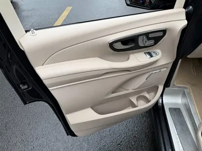 Mercedes-Benz V-Class 2021, 77000 км, за 214000 CNY - фото 6