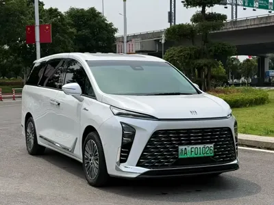 Buick GL8 Hybrid 2024, 40000 км, за 266000 CNY