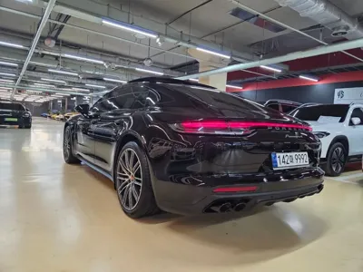 Porsche Panamera 2023, 12000 км, за 139500000 KRW