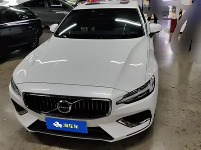 Volvo S60 2026, 7500 км, за 139000 CNY