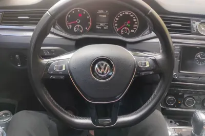 Volkswagen Passat 2017, 70000 км, за 59341.07 CNY - фото 11