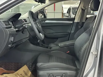 Skoda Superb 2023, 14000 км, за 146800 CNY - фото 6