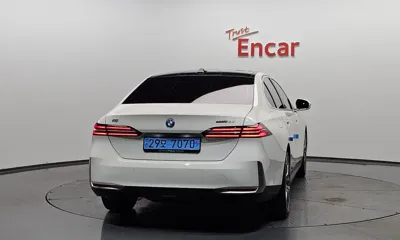 BMW i5 2024, 37811 км, за 55200000 KRW