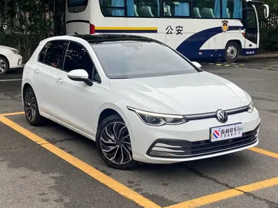 Volkswagen Golf 2023, 36000 км, за 99800 CNY