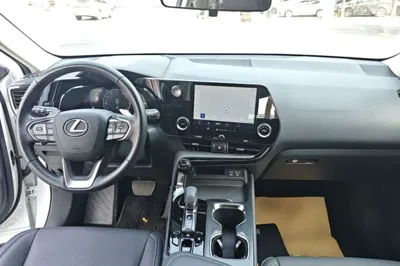 Lexus NX 2022, 4400 км, за 207176.22 CNY - фото 12