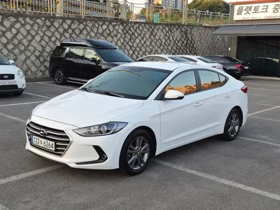 Hyundai Avante · 2016 год
