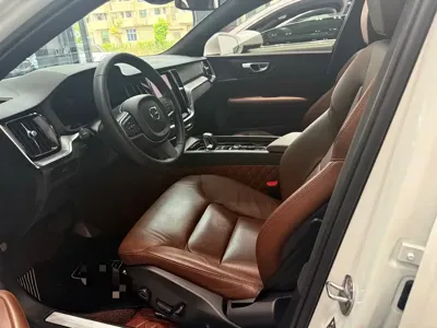 Volvo S60 2023, 32000 км, за 128000 CNY