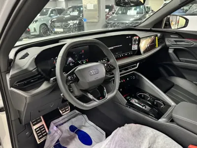 Audi Q5 2025, 17 км, за 87000000 KRW