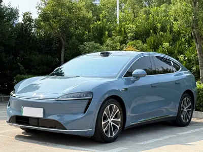 智界 Zhijie R7 · 2024 год