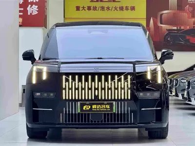 Zeekr 009 2024, 35000 км, за 288000 CNY