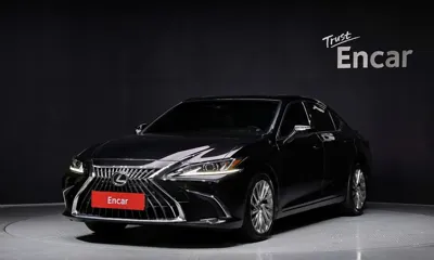 Lexus ES · 2023 год