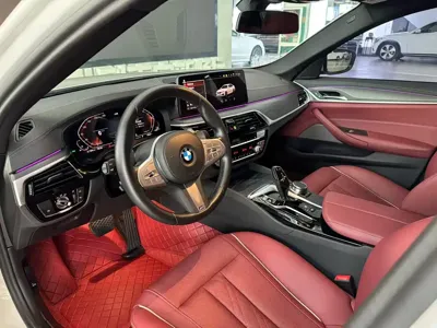 BMW 5 Series 2023, 60000 км, за 229800 CNY