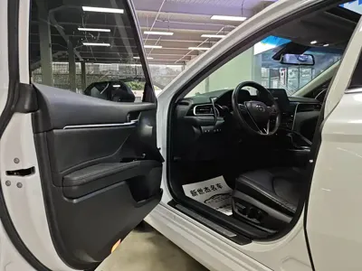 Toyota Camry 2023, 73000 км, за 105800 CNY - фото 7