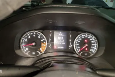 Jeep Renegade 2016, 71700 км, за 38952.36 CNY - фото 11