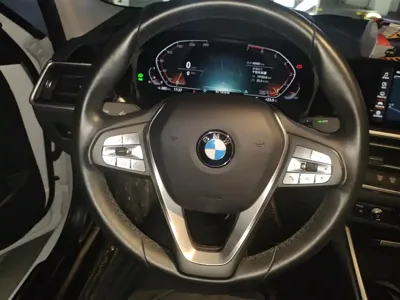 BMW 3 Series 2021, 50000 км, за 125100 CNY - фото 15