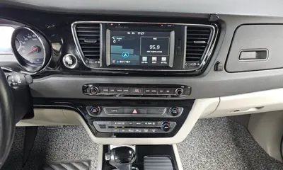 Kia Canival 2016, 129345 км, за 11200000 KRW - фото 13
