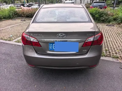 Hyundai Elantra 2013, 90000 км, за 13799 CNY