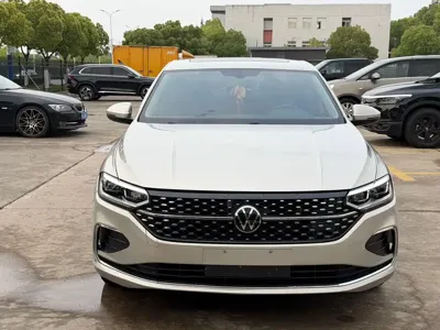 Volkswagen Lavida 2022, 18000 км, за 82000 CNY