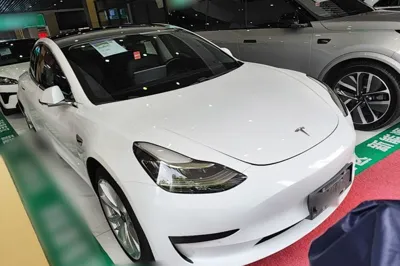 Tesla Model 3 2019, 75800 км, за 109535.68 CNY