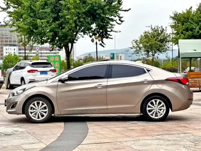 Hyundai Elantra Langdong 2017, 140000 км, за 25800 CNY