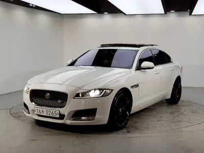 Jaguar XF · 2016 год