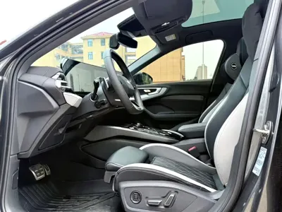 Audi 奥迪A5L 2025, 17000 км, за 201800 CNY