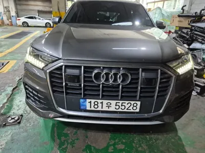 Audi Q7 · 2021 год