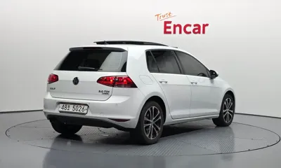 Volkswagen Golf 2015, 128202 км, за 8700000 KRW