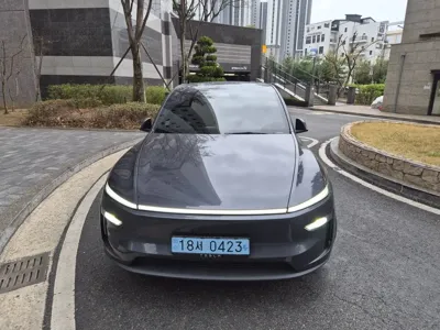 Tesla Model Y · 2025 год