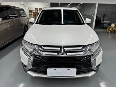 Mitsubishi Outlander · 2018 год