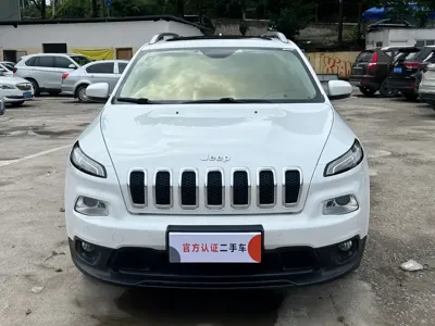 Jeep Cherokee 2017, 100000 км, за 28800 CNY