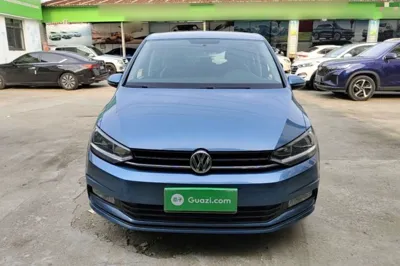 Volkswagen Touran 2018, 100800 км, за 68539.35 CNY