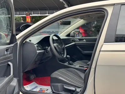 Volkswagen Lavida 2018, 130000 км, за 42800 CNY - фото 7