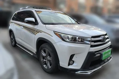 Toyota Highlander 2018, 82500 км, за 121602.07 CNY