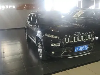 Jeep Cherokee 2016, 98000 км, за 88000 CNY - фото 2