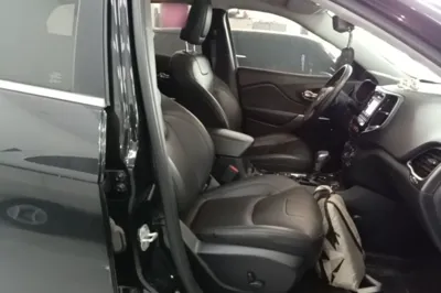 Jeep Cherokee 2019, 58400 км, за 70032.68 CNY - фото 23