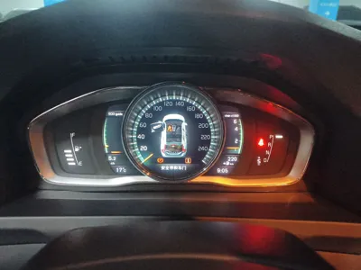 Volvo V60 2017, 77600 км, за 99614.04 CNY - фото 8