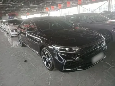 Volkswagen Passat 2023, 33400 км, за 119700 CNY