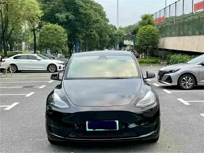 Tesla Model Y 2022, 173000 км, за 118800 CNY