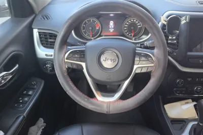 Jeep Cherokee 2017, 92600 км, за 42990.36 CNY - фото 10