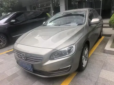 Volvo S60 · 2015 год